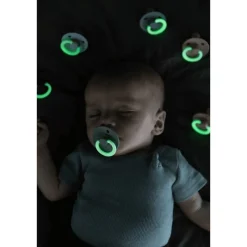 Online Bibs Glow in the dark Fopspeen Two Pack Natuurlijk Rubber Iron/Baby Blue Maat 2