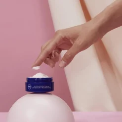 Hot NIVEA Essentials +24h Voedende Nachtcrème 50 ML